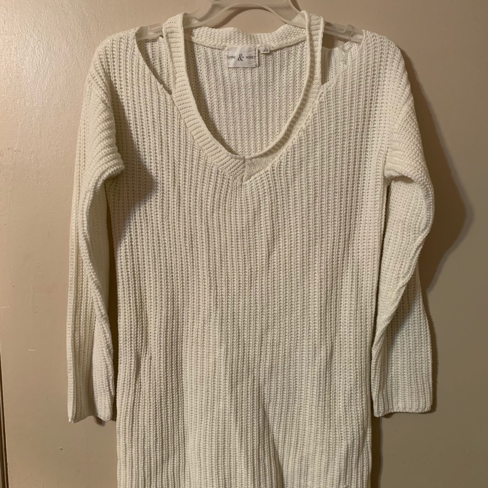 Thyme and honey cut out shoulder knit sweater!!